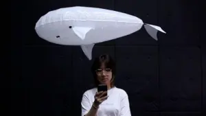 Robot đồng hành biết bay, tương tác thân thiện với con người