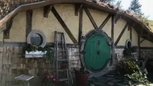 Chủ nhân dự kiến xây dựng lại sau khi Hỏa hoạn Chelan Hills thiêu rụi “Hobbit Inn” nổi tiếng ở Washington