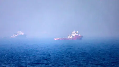 Tổng Thống Trump Lệnh Phong Tỏa Eo Biển Hormuz, Đòi Thu Phí Lưu Thông