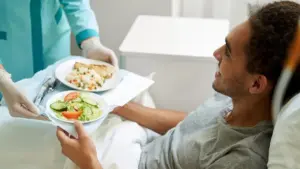 Bệnh viện đầu tiên tại Hoa Kỳ cam kết cung cấp bữa ăn lành mạnh hơn cho bệnh nhân