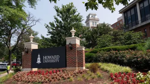 Chủ tịch Đại học Howard biện hộ quyết định tuyển sinh, cho biết hơn 200 sinh viên đã được nhận lại