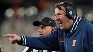 Huấn luyện viên Bret Bielema của Illinois mỉa mai Nick Saban, SEC, tại Big Ten Media Days: ‘Họ muốn sống mãi ở năm 2005’