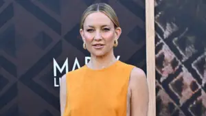Kate Hudson Khoe Dáng Thon Với Nhiều Bộ Bikini Trong Kỳ Nghỉ Gia Đình Ở Hy Lạp