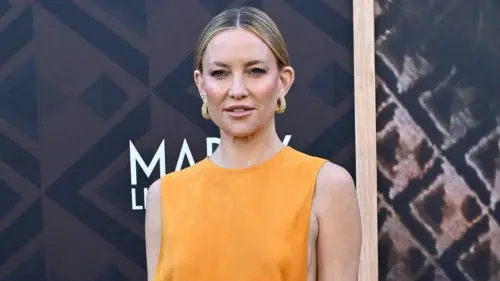 Kate Hudson Khoe Dáng Thon Với Nhiều Bộ Bikini Trong Kỳ Nghỉ Gia Đình Ở Hy Lạp