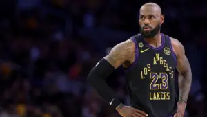 Shaquille O’Neal bảo vệ LeBron James khỏi bị gọi là ‘kẻ theo đuổi nhẫn’
