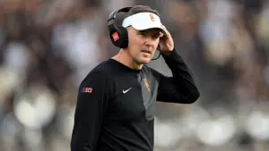HLV Lincoln Riley cho biết USC sẽ đấu Notre Dame nếu mọi chuyện diễn ra như lời hứa