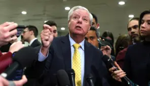 Diễn viên hài khách mời Jimmy Kimmel châm biếm cái chết của Thượng nghị sĩ Lindsey Graham