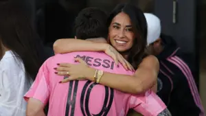 Vợ Lionel Messi gửi lời chúc mừng sự nghiệp huyền thoại của chồng, du khách tại suối nước nóng và thử thách mới trên TikTok