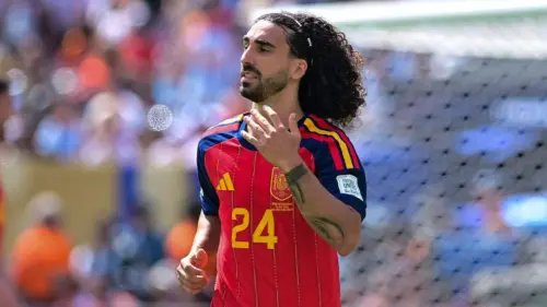 Cầu thủ bóng đá TBN xăm hình HLV trưởng sau chức vô địch World Cup