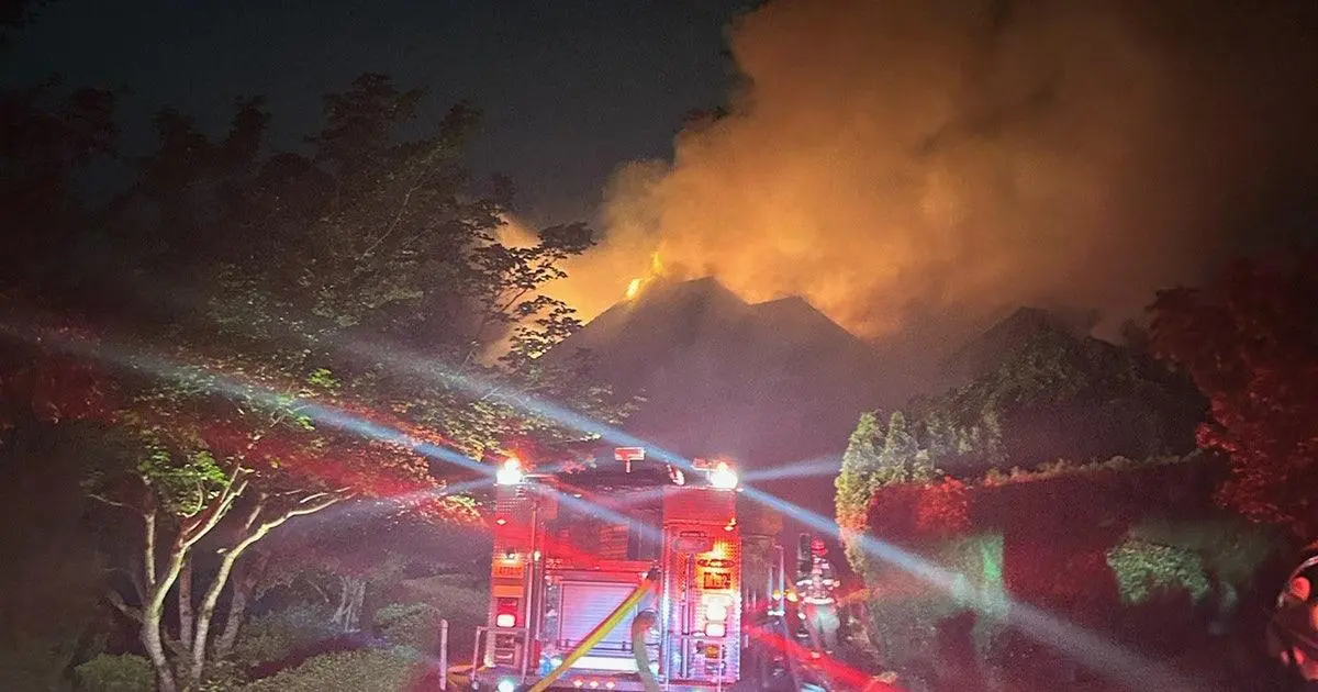 Hỏa hoạn thiêu rụi nhà ở Mercer Island, nhà chức trách đang điều tra nguyên nhân