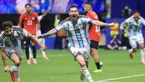 Hành khách xem World Cup trên máy bay trở nên nổi tiếng