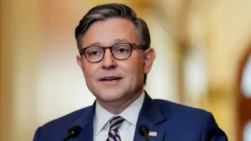 Chủ Tịch Hạ Viện Mike Johnson Ủng Hộ Việc Cấm Quan Hệ Tình Cảm Giữa Dân Biểu và Nhân Viên