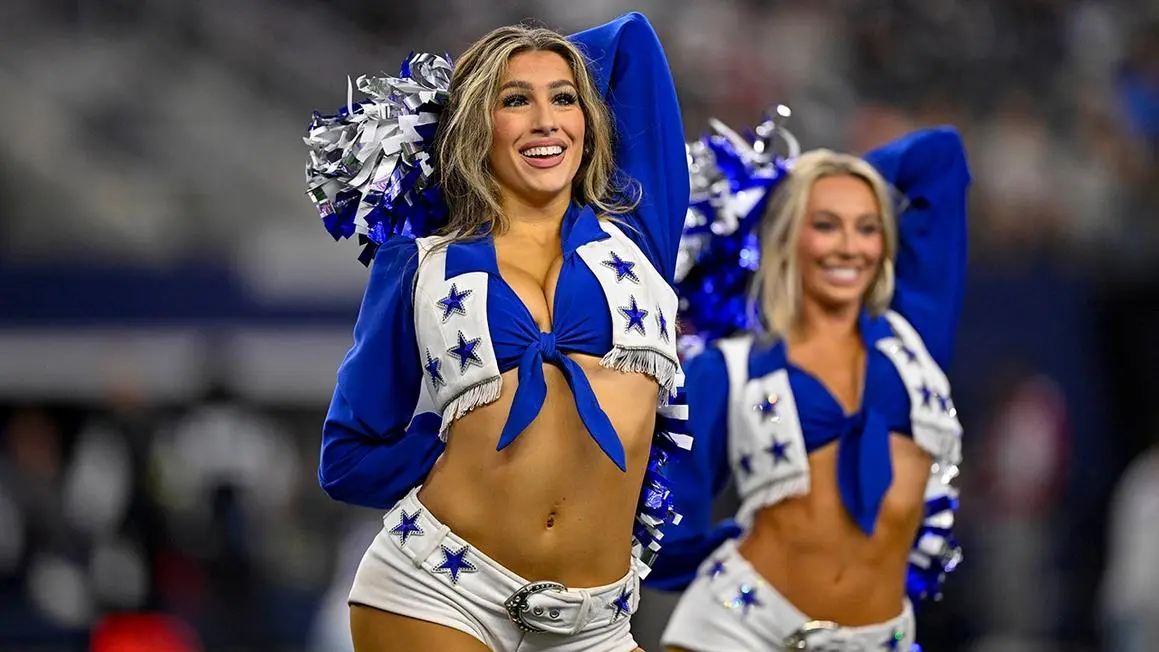 Dàn Cheerleader Dallas Cowboys Hoàn Tất Buổi Lễ Mặc Trang Phục Chính Thức, Lời Khuyên Cuối Tuần Của Ric Flair &#038; Xúc Xích!