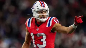 Cầu thủ NFL Mack Hollins: Thói quen đi chân đất và ăn bằng tay đã ‘bình thường hóa’