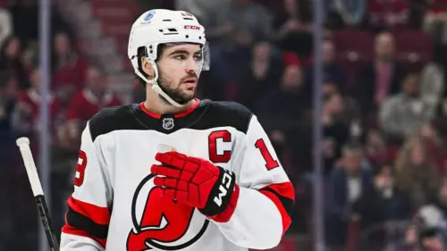 Đội trưởng New Jersey Devils, Nico Hischier, Cứu Một Gia Đình Khi Chèo Thuyền