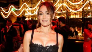 Nikki Bella Nhắc Lại Lời Tỏ Tình Với Batman: Vẫn Sẵn Sàng “Vì Anh”