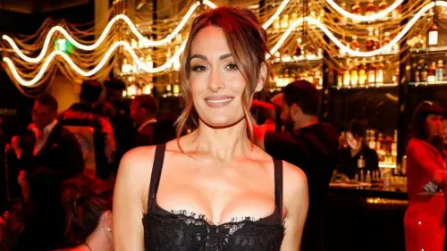 Nikki Bella Nhắc Lại Lời Tỏ Tình Với Batman: Vẫn Sẵn Sàng “Vì Anh”