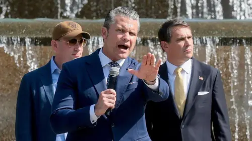 Ông Hegseth Yêu Cầu Hủy Bỏ Việc Đình Chỉ Phi Công Trực Thăng Apache