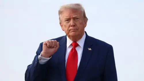 Trump Lên Kế Hoạch “Bóp Nghẹt” Nguồn Cung Cấp Tiền Cho “Cách Mạng Xã Hội” Tại Hoa Kỳ
