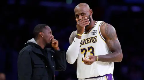 Người đại diện của LeBron James nói sẽ không vội quyết định việc gia nhập NBA