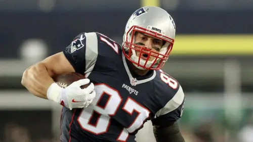 Rob Gronkowski khuyên Caitlin Clark hãy tiếp tục “bỏ ngoài tai” những lời chỉ trích