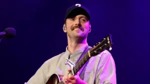 Ca sĩ nhạc Đồng quê Ruston Kelly Tái cam kết Chế độ tỉnh táo Sau khi Tái phát Chất gây nghiện