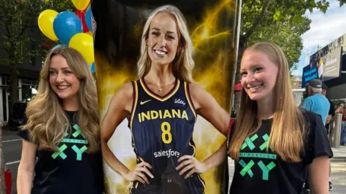 Người hâm mộ WNBA ủng hộ ngôi sao Sophie Cunningham, phản đối người biểu tình chuyển giới