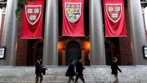 Harvard Nhận Khoản Viện Trợ Nước Ngoài Khủng, Dân Biểu Cotton Yêu Cầu Điều Tra Trung Quốc Tài Trợ