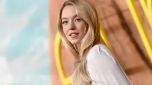 Sydney Sweeney Chia Sẻ Ảnh Bikini Và Nội Y Trong Chuyến Đi Úc