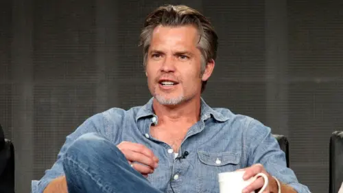 Timothy Olyphant tiết lộ sự thật bất ngờ về lối sống không dùng máy tính