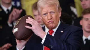 Tổng Thống Trump thúc giục các nhà lập pháp thông qua dự luật “Bảo Vệ Thể Thao Đại Học”