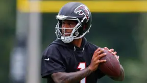 Tình hình các Huấn luyện viên Atlanta Falcons đối mặt với những thách thức về chấn thương của các Quarterback trong giai đoạn tập huấn