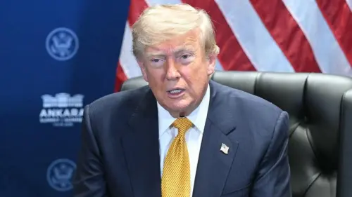 Tổng thống Donald Trump từ chối ký dự luật nhà ở lưỡng đảng