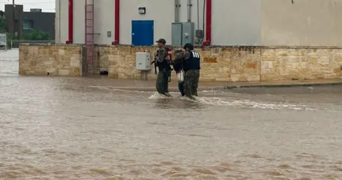 TEXAS FLOODING: HƠN 25 CUỘC GIẢI CỨU ĐƯỢC BÁO CÁO Ở KHU VỰC UVALDE DO MƯA LỚN LIÊN TỤC