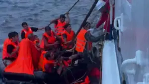 Số người sống sót tăng lên 48 sau khi tàu hàng Việt Nam chìm ở Biển Đông