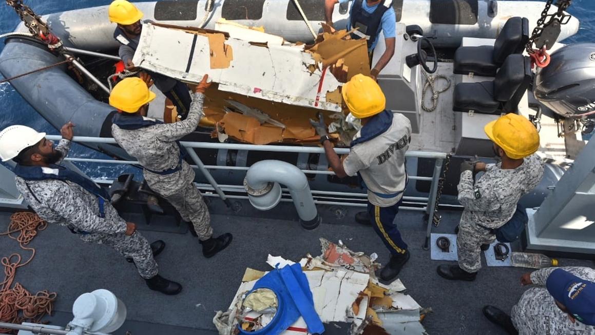 Nhân viên cứu hộ Pakistan đối mặt biển động trong ngày thứ hai tìm kiếm phi hành đoàn máy bay chở hàng