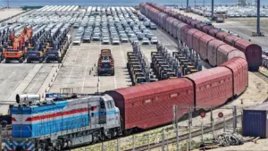 Xuất khẩu Trung Quốc tăng vọt 27% nhờ nhu cầu từ AI