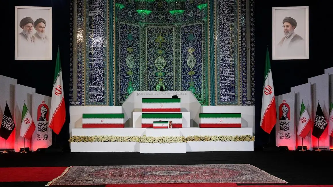 Quan Tướng Iran Xuất Hiện Trước Lễ Tang Lãnh Tụ Tối Cao Khamenei