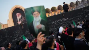 Iran đối mặt chia rẽ sâu sắc khi lãnh tụ tối cao Khamenei được an táng
