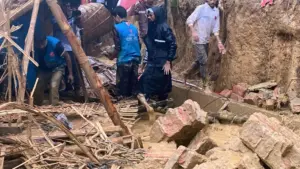 Bangladesh di dời dân tị nạn sau khi lở đất khiến ít nhất 5 trẻ em thiệt mạng