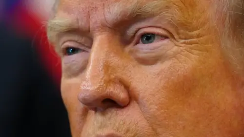Sở Đúc Tiền Hoa Kỳ Chế Tác Tiền Xu $1 Với Hình Tổng Thống Donald Trump Kỷ Niệm 250 Năm Ngày Quốc Khánh Hoa Kỳ