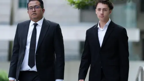 Sinh viên ngoại quốc bị phạt vì hành vi nguy hiểm trên máy bán nước tự động ở Singapore