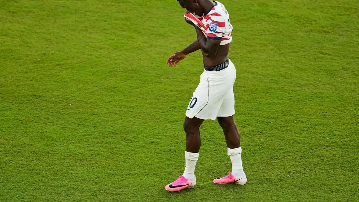 Tổng thống Donald Trump can thiệp, FIFA gỡ thẻ đỏ của cầu thủ Mỹ Balogun tại World Cup