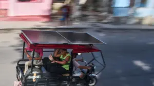 Xe Ba Bánh Chạy Bằng Năng Lượng Mặt Trời Giúp Người Cuba Vượt Qua Khủng Hoảng Nhiên Liệu