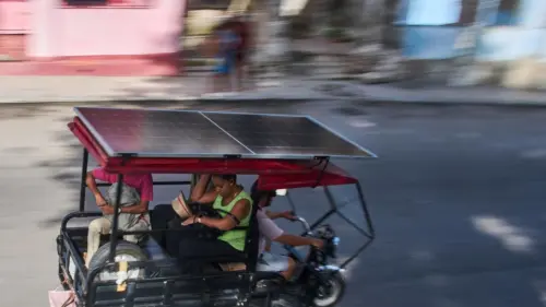 Xe Ba Bánh Chạy Bằng Năng Lượng Mặt Trời Giúp Người Cuba Vượt Qua Khủng Hoảng Nhiên Liệu