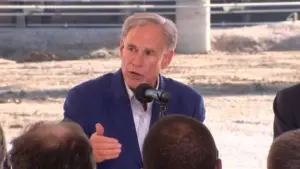 Thống Đốc Texas Bảo Vệ Việc Ngưng Duyệt Các Trung Tâm Dữ Liệu Sau Khi Ông Trump Gọi Chính Sách Là ‘Sai Lầm’