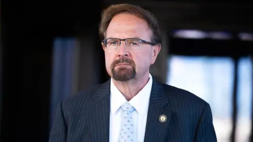 Lập Lại Ứng Viên GOP Sau Khi Dân Biểu Chuck Edwards Rút Khỏi Cuộc Tái Tranh Cử