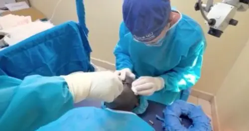 Bác sĩ người Hoa Kỳ phục hồi thị lực cho hàng ngàn người nơi biên giới Nam Sudan đang có chiến sự