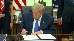 Tổng thống Trump ký sắc lệnh về tiêm chủng trẻ em