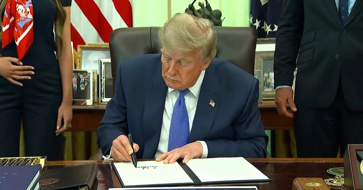 Tổng thống Trump ký sắc lệnh về tiêm chủng trẻ em